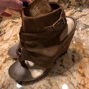 MIA Maiden wedge